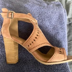 Size 8, Report Heels!